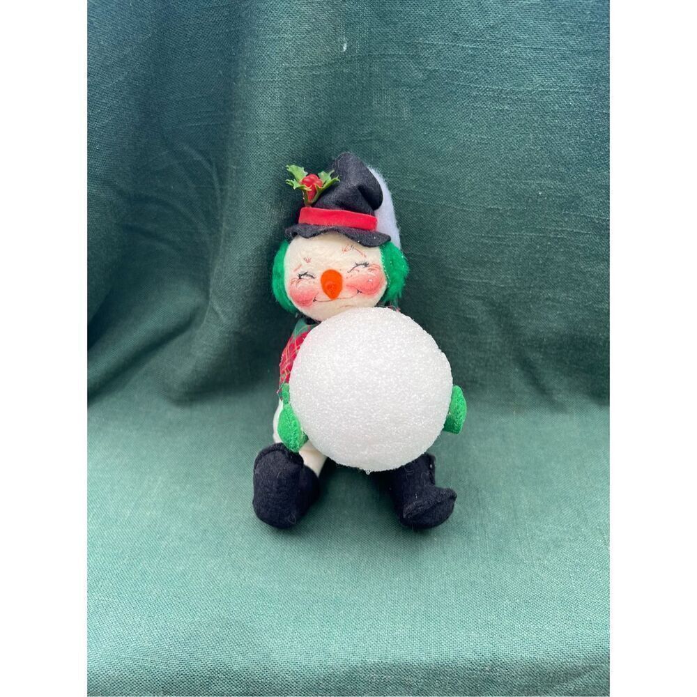 Annalee doll sitting snowman christmas Holiday Doll 7.5"